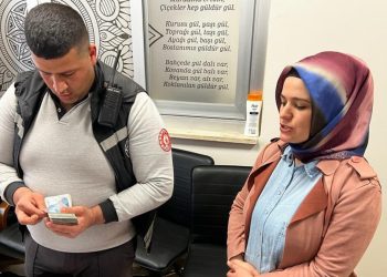 Mardin’de güvenlik görevlisi depremzedelere ait para buldu