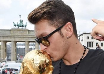 Mesut Özil’in vedası Almanya’da yankı uyandırdı