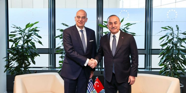 Mevlüt Çavuşoğlu, Nikos Dendias’la görüştü