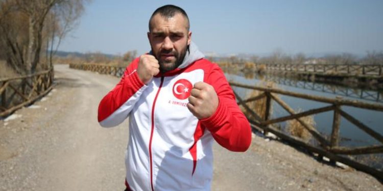 Milli boksör Ali Eren Demirezen, ringlere küstü
