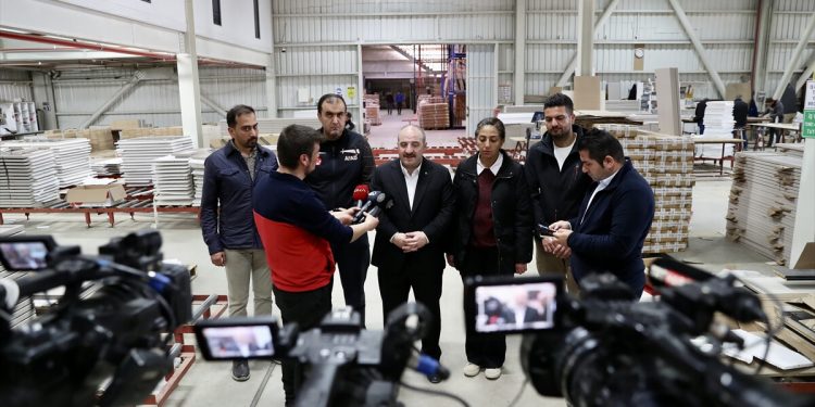 Mustafa Varank: Sanayiyi ve küçük sanayi esnafımızı tekrar ayağa kaldıracağız