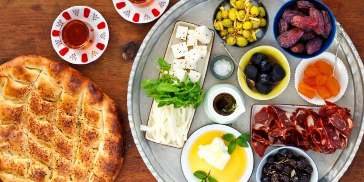 Oruç tutacak olanlar dikkat! İşte Ramazan’da tok tutacak ve susatmayacak yiyecekler…