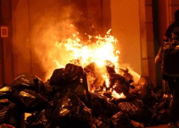 Protestocular, başkent Paris’i yangın yerine çevirdi