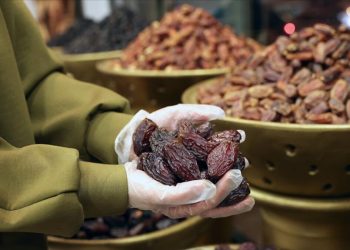 Ramazan ayının vazgeçilmezi hurma tezgahlardaki yerini aldı