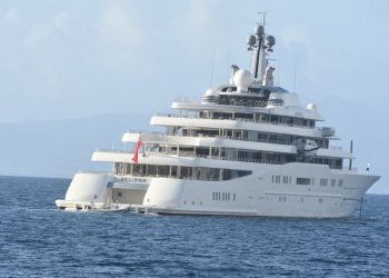 Rus milyarder Roman Abramoviç’in yatları 1 yıldır Muğla açıklarında