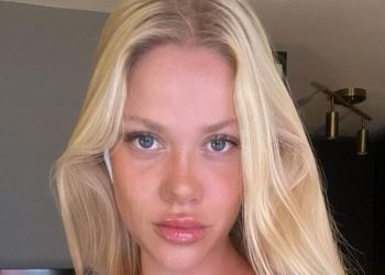 Serel Yereli, Berlin hükümetinin üstsüz yüzme kararını paylaştı