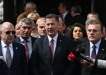 Sinan Oğan, cumhurbaşkanı adaylığı başvurusunu yaptı