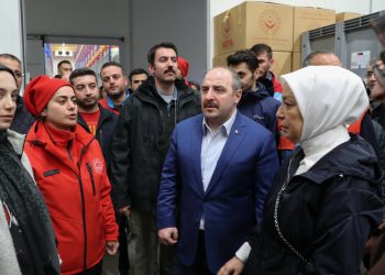 Türkiye’nin en büyük kayısı deposu, afetzedeler için lojistik merkeze dönüştürüldü