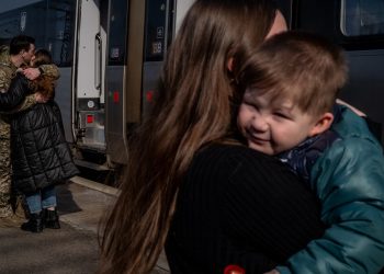 Ukrayna’da hüzünlü veda! Savaş için cepheye giden askerlerin aileleri duygusal anlar yaşadı