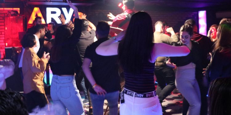 Van’a gelen İranlılar, Nevruz’u eğlence mekanlarında kutladı