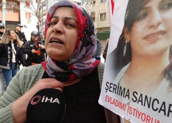 Van’da nöbet tutan anne: PKK’nın kaçırdığı evladımı artık CHP’den isteyeceğiz