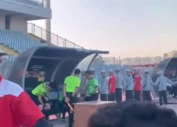 VAR olmayan maçta telefonla karar alan hakem görevinden ihraç edildi