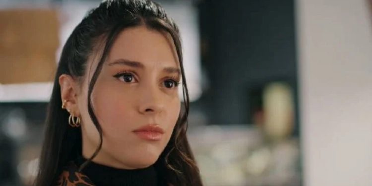 Yalı Çapkını fanlarına sert uyarı! “Pelin’e “metres” ve torpilli” diyenler…”