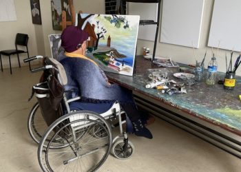 Yozgat’ta engeli ressam, dişiyle tuttuğu fırçasıyla yaptığı tabloları depremzedelere bağışlayacak