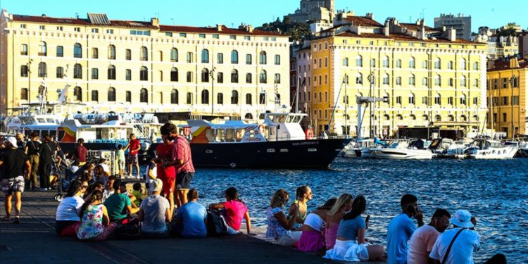 Avrupa’da bunaltıcı sıcaklar ve şiddetli yağışlar etkili oluyor