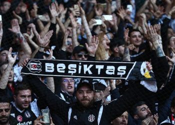 Beşiktaş taraftarından yönetime tepki!