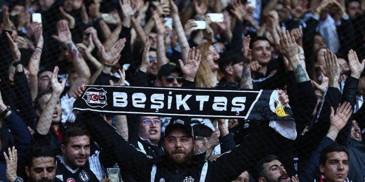 Beşiktaş taraftarından yönetime tepki!