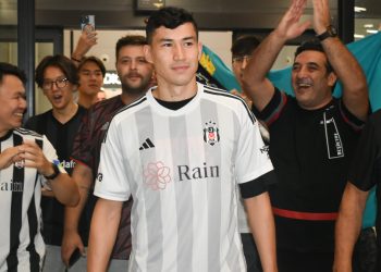 Beşiktaş’ın yeni transferi Bakhtiyor Zaynutdinov, İstanbul’da geldi