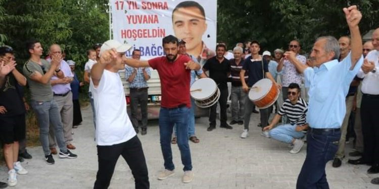 Burdur’da cezaevinden izinli çıktı! Suçlu olduğuna inanmayanlar davul zurna ile karşıladı