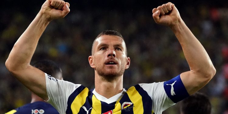 Edin Dzeko, Süper Lig’deki ilk maçında iki gol attı