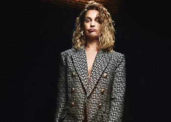 Farah Zeynep Abdullah’tan bikinili poz