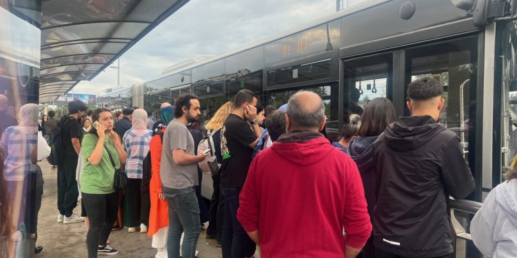 İstanbul’da ulaşıma zamlı tarifenin ilk günü: Nasıl dayanacağımızı biz de bilmiyoruz artık