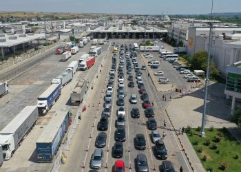 Kapıkule Sınır Kapısı’nda yoğunluk! Gurbetçilerin dönüş yolculuğu başladı