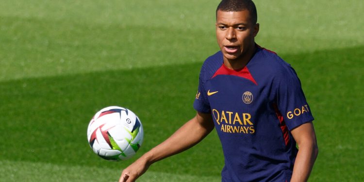 Paris Saint-Germain, Kylian Mbappe’yi affetti