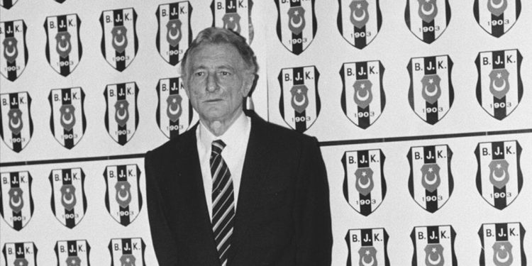 Süleyman Seba, kabri başında anıldı