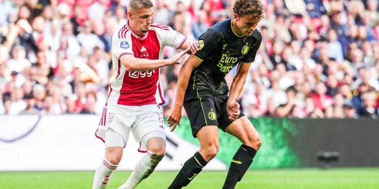 Ajax – Feyenoord maçı çıkan olaylar nedeniyle tatil edildi