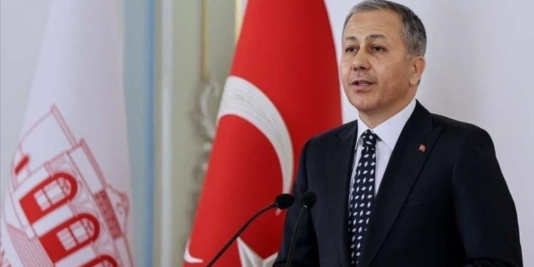 Bakan Yerlikaya duyurdu: 52 FETÖ mensubu şüphelisi Transfer Operasyonu ile yakalandı