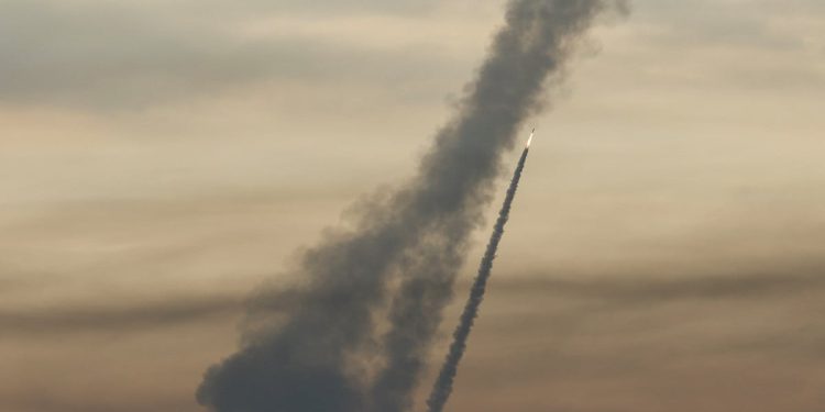 Abluka altındaki Gazze’den İsrail’e roketler fırlatıldı