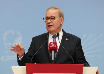 CHP’de kurultay öncesi parti disiplini polemiği! Özgür Özel’e Faik Öztrak’tan cevap geldi