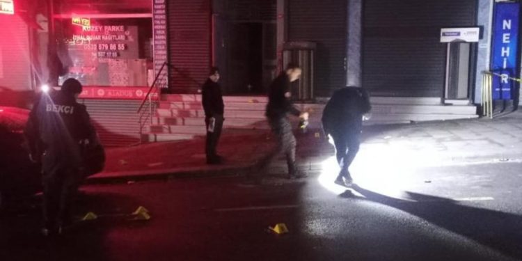 İstanbul Gaziosmanpaşa’da yaşanan silahlı çatışmada 1 kişi can verdi