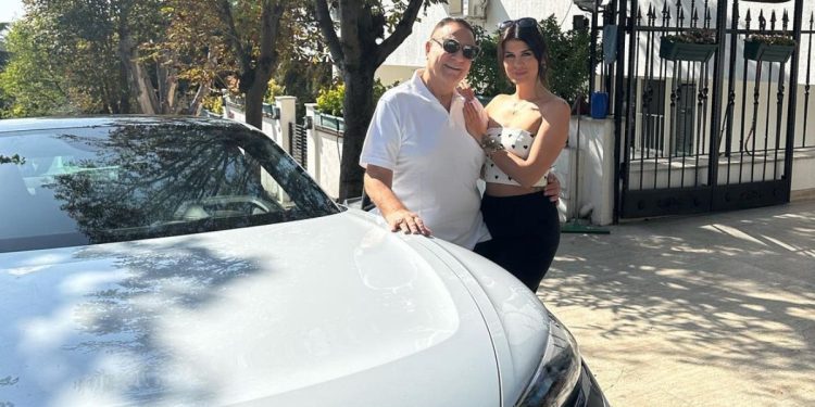 Mehmet Ali Erbil, 40 yaş küçük sevgilisinin isteklerine yetişemiyor