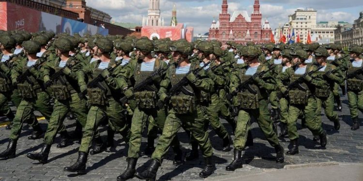 Putin imzaladı: Rusya, 130 bin genci askere alacak