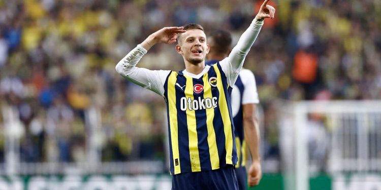 Sebastian Szymanski’den bir rekor daha! Alex’i yakaladı