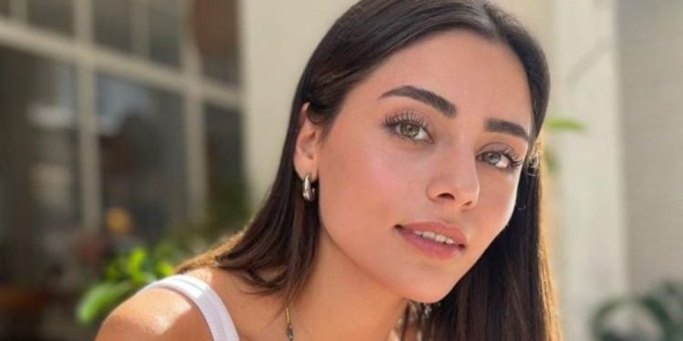 Sıla Türkoğlu yeşil tarzıyla dünyayı kıskandırdı! “Düştük yine güzelliğine”