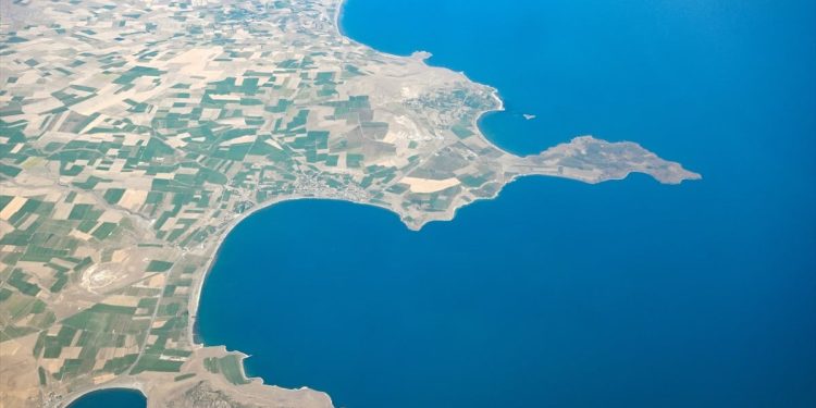 Van Gölü havzası havadan görüntülendi