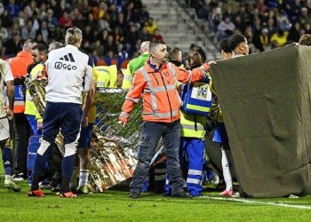 Waalwijk – Ajax maçı tatil edildi: Etienne Vaessen hastaneye kaldırıldı