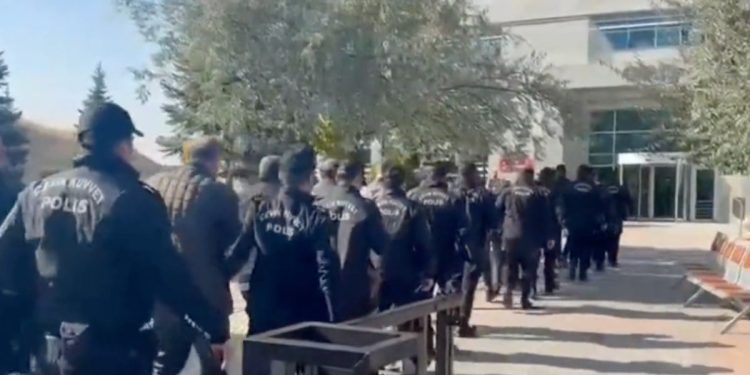 Ali Yerlikaya duyurdu! Ankara ve Kayseri’de tefecilere yönelik operasyon… 15 şüpheli yakalandı