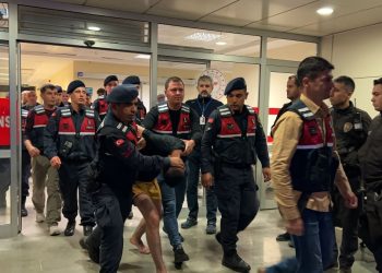 Burdur’da denetimden kaçarken 2’si polis 4 kişiyi yaraladı! Kıskıvrak yakalandı…