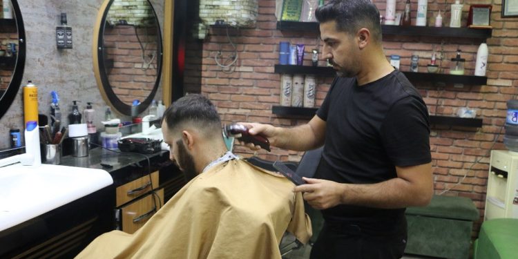 Diyarbakırlı berberden Filistin’e destek! Amerika tıraşı yapmıyor…