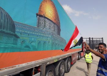 Mısır’dan yola çıkan yardım tırları Refah Sınır Kapısı’ndan geçti…