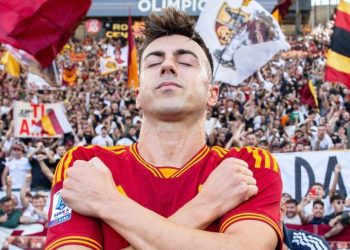 Roma son dakikada kazandı, Jose Mourinho oyundan atıldı