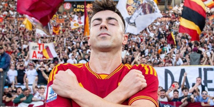 Roma son dakikada kazandı, Jose Mourinho oyundan atıldı