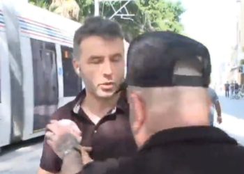 Tel Aviv’deki Habertürk canlı yayınına sivillerden saldırı