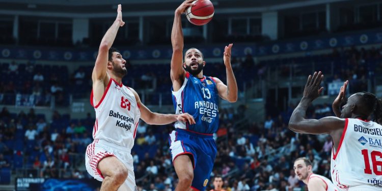 Anadolu Efes, Bahçeşehir Koleji karşısında kazandı