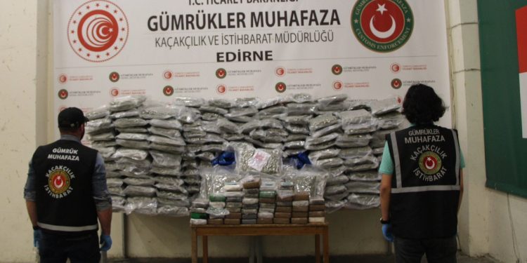 Gümrük Muhafaza, 10 ayda 18,8 milyar liralık kaçak eşya ele geçirdi
