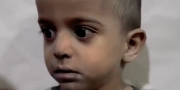 İsrail bombardımanında şoka giren Gazzeli Muhammed’in yüzü güldü